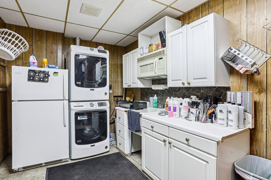 More Photos Of 209 N State St, Litchfield Storefront Retail Residential For Sale