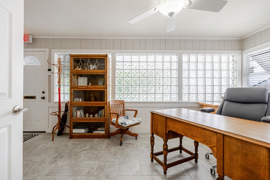 More Photos Of 164 Pondella Rd, North Fort Myers Office For Sale