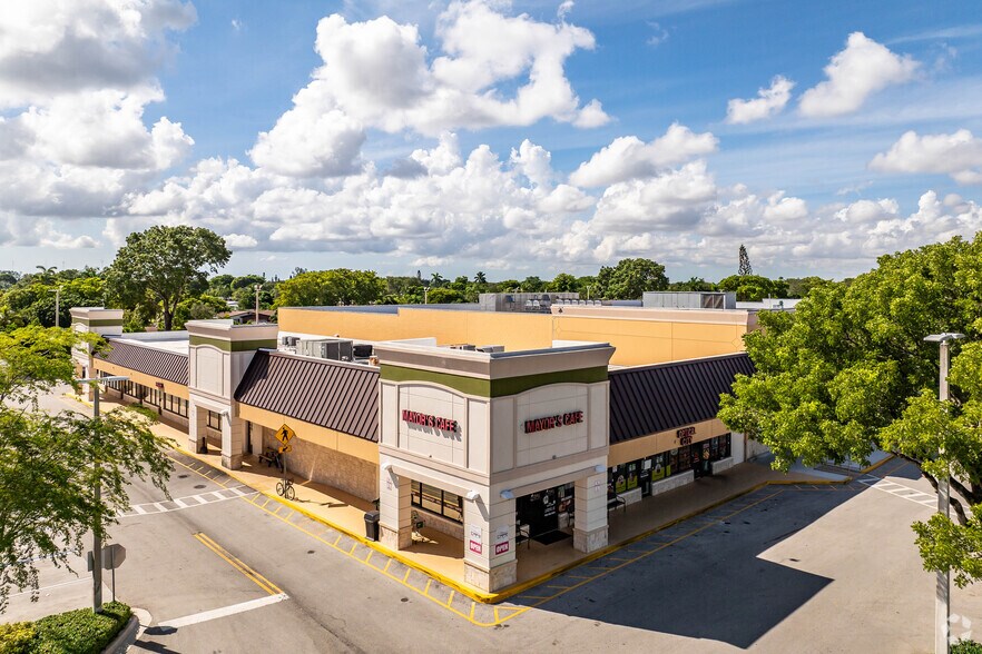 More Photos Of 1615-1661 N Hiatus Rd, Pembroke Pines Storefront For Lease
