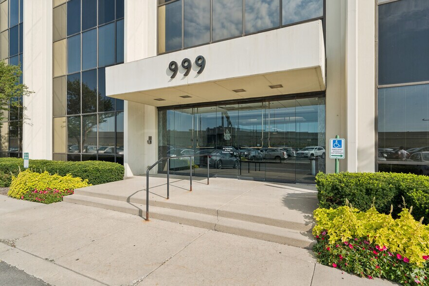More Photos Of 999 E Touhy Ave, Des Plaines Office For Lease