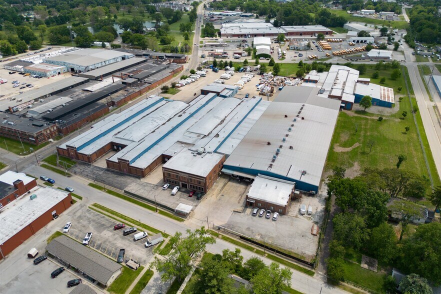 More Photos Of 1100 E Bell St, Bloomington Manufacturing For Lease