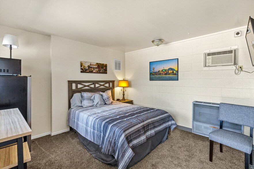 More Photos Of 808 Caribou St, Simla Hospitality For Sale