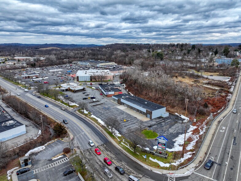 More Photos Of 51 Burnett Blvd, Poughkeepsie Freestanding For Lease