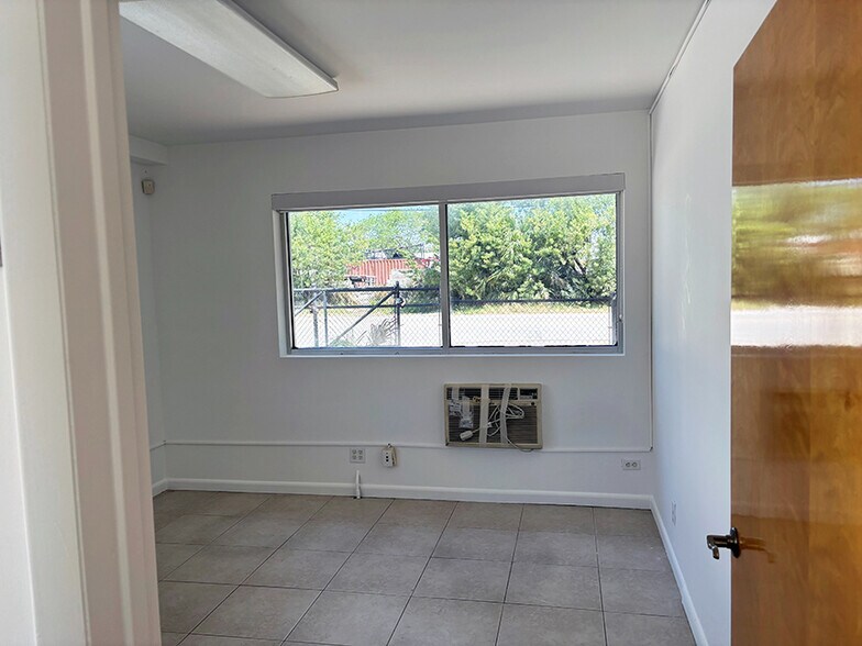 More Photos Of 3464 SW 15th St, Deerfield Beach Warehouse For Lease
