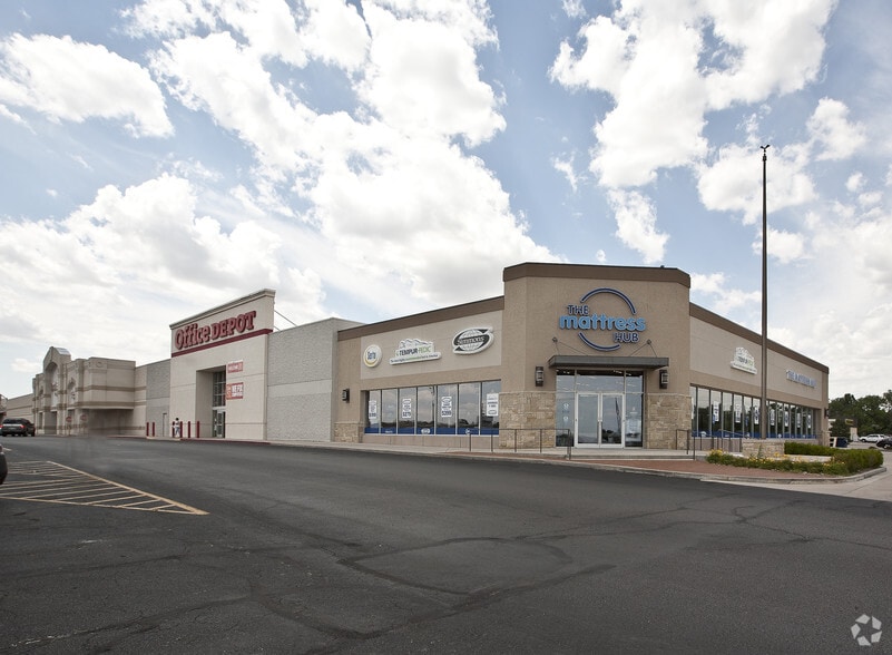 More Photos Of 613 S Dugan Rd, Wichita Freestanding For Lease