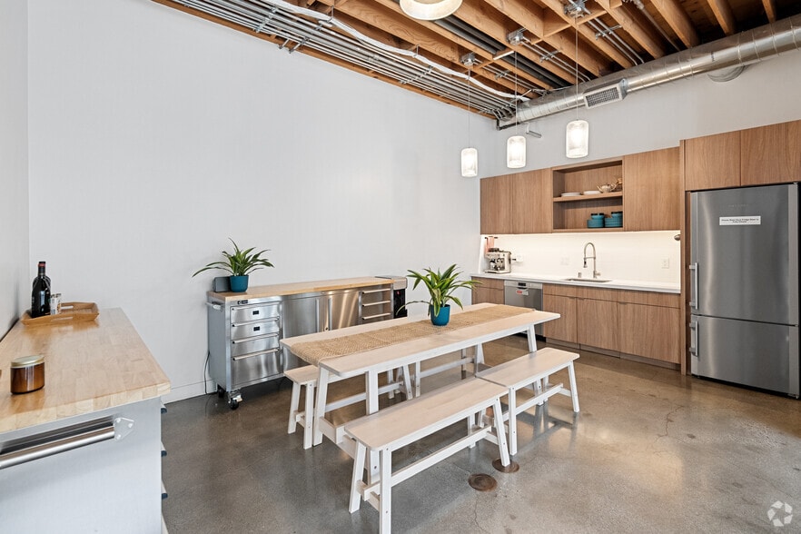 More Photos Of 2011 Pontius Ave, Los Angeles Loft Creative Space For Lease