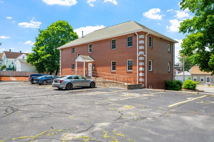 More Photos Of 352 Park Ave, Woonsocket Office For Sale