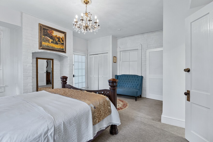 More Photos Of 402 E Gaston St, Savannah Hospitality For Sale