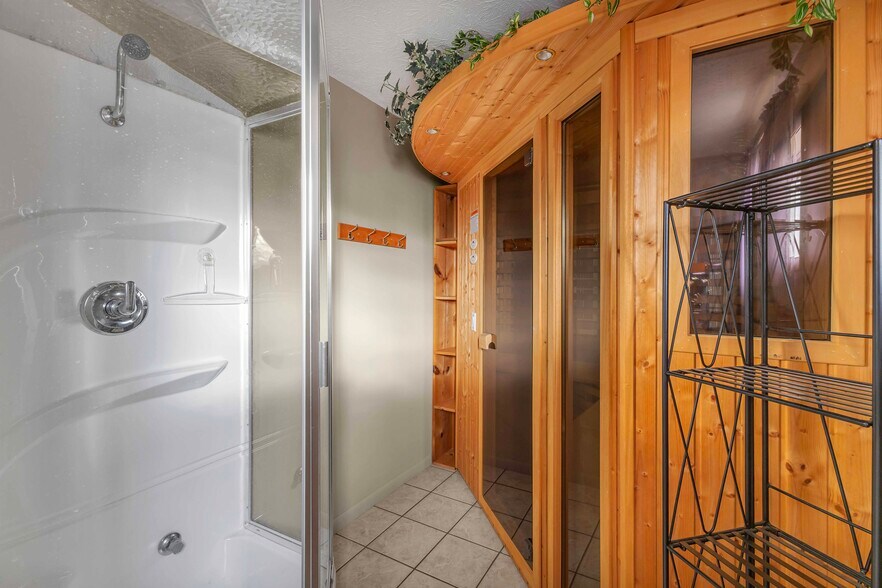 More Photos Of 14006 W Lake Rd, Vermilion Freestanding For Sale