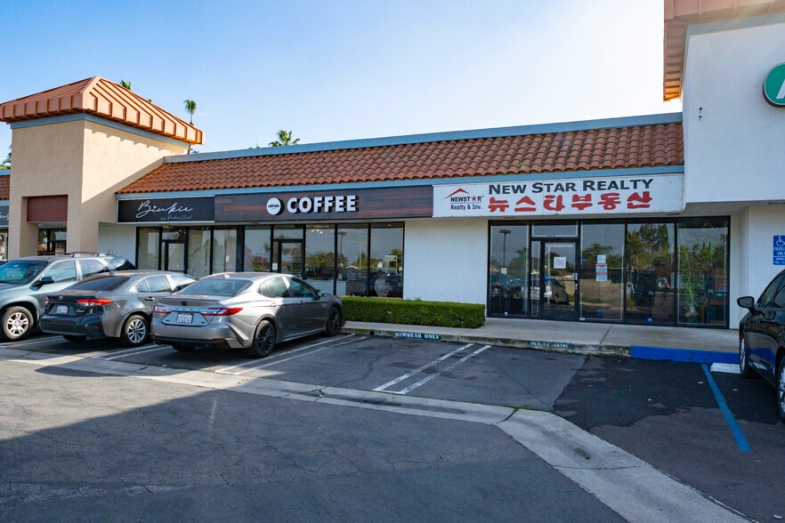 More Photos Of 9240 Garden Grove Blvd, Garden Grove Unknown For Lease