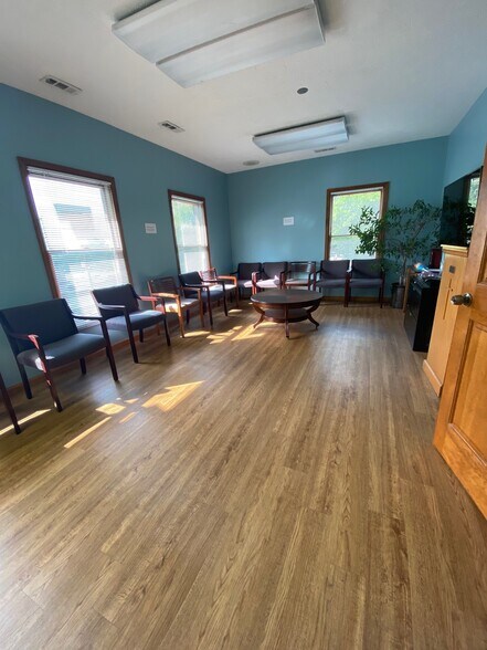 More Photos Of 2507 Mineral Springs Ave, Knoxville Office For Sale