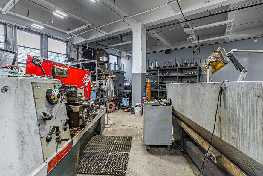 More Photos Of 161 Abington Ave, Newark Warehouse For Sale