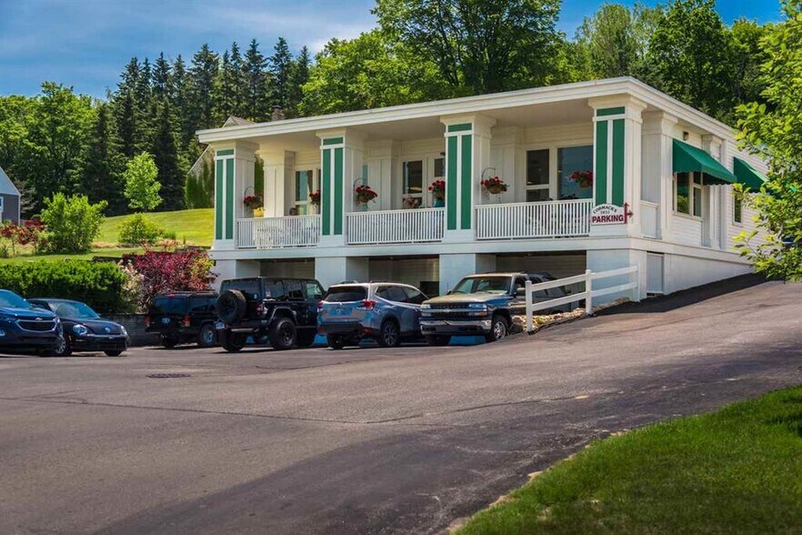 More Photos Of 2569 Charlevoix Rd, Petoskey Restaurant For Sale