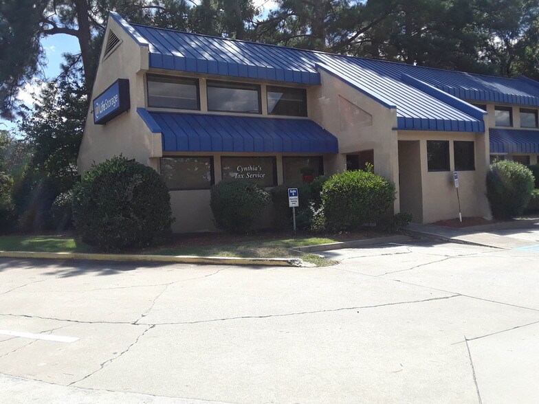 More Photos Of 7403 Parklane Rd, Columbia Self Storage For Lease