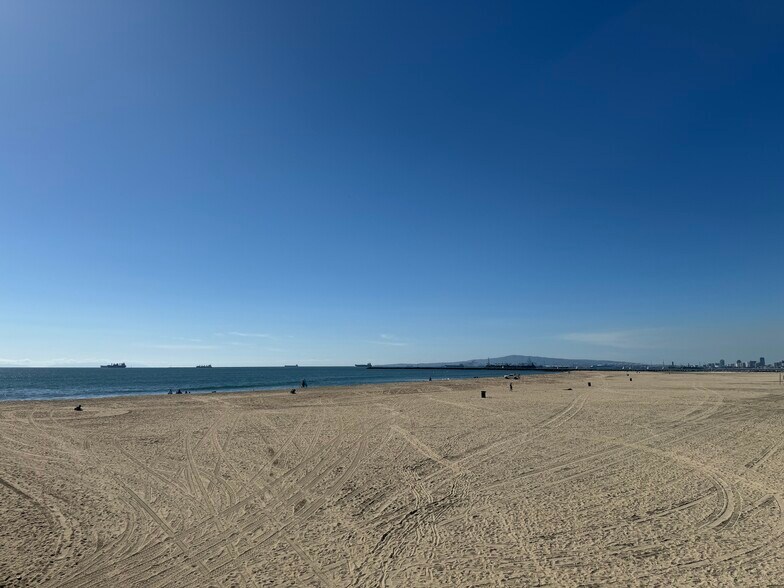 More Photos Of 147 Main St, Seal Beach Unknown For Lease