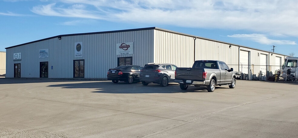 More Photos Of 231 SE 53rd St, Topeka Warehouse For Lease