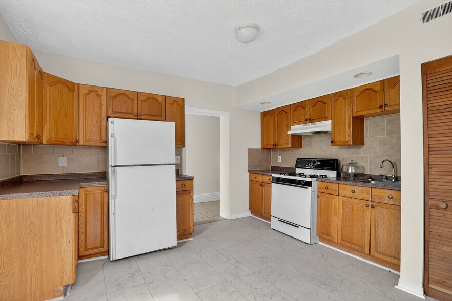 More Photos Of 1404 Madison Ave, Baltimore Apartments For Sale