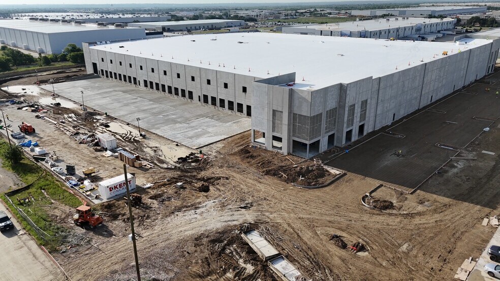 More Photos Of 7901 South Fwy, Fort Worth Unknown For Lease