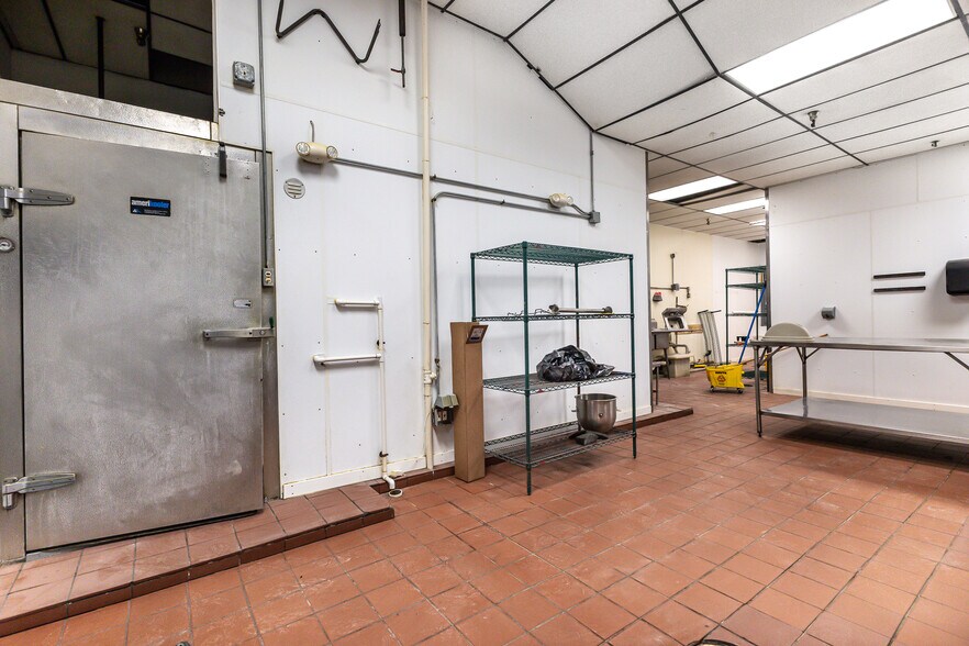 More Photos Of 128 W 8th St, Monroe General Retail For Sale