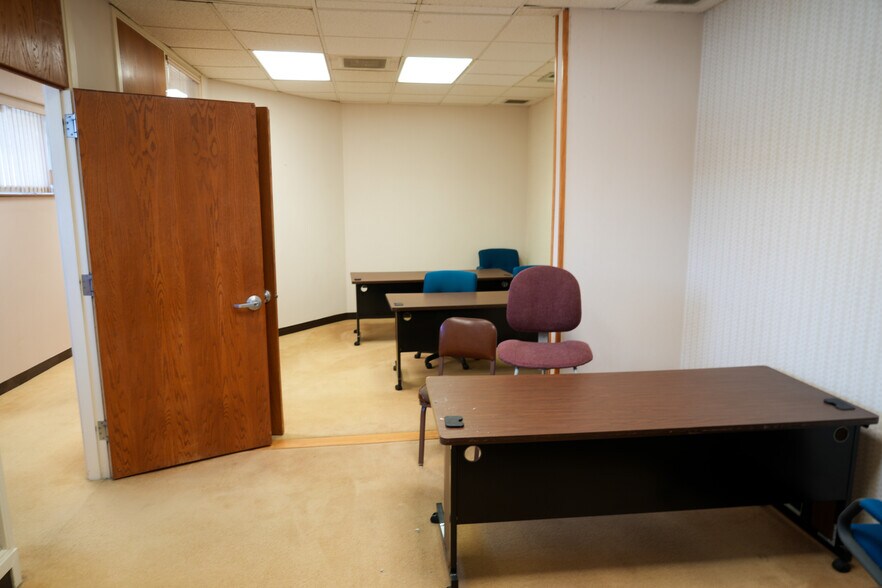 More Photos Of 115 Genesee St, Auburn Bank For Lease