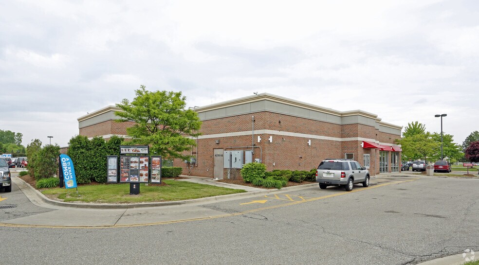 More Photos Of 43761 Schoenherr Rd, Sterling Heights Freestanding For Lease