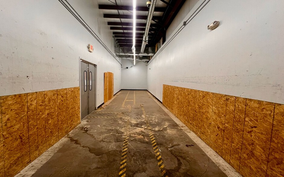 More Photos Of 6629 Airport Rd, Santa Fe Freestanding For Lease