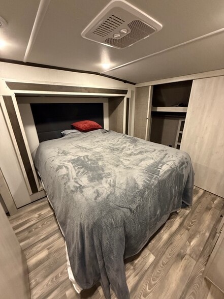 More Photos Of 31815 E Historic Columbia RI Hwy, Troutdale Convenience Store For Sale