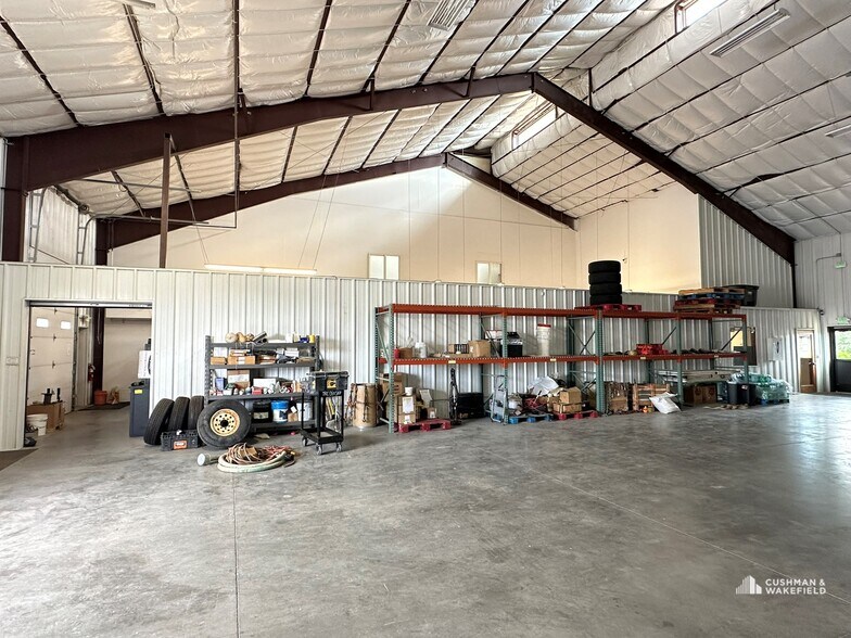 More Photos Of 4650 Venture Dr, Johnstown Warehouse For Lease