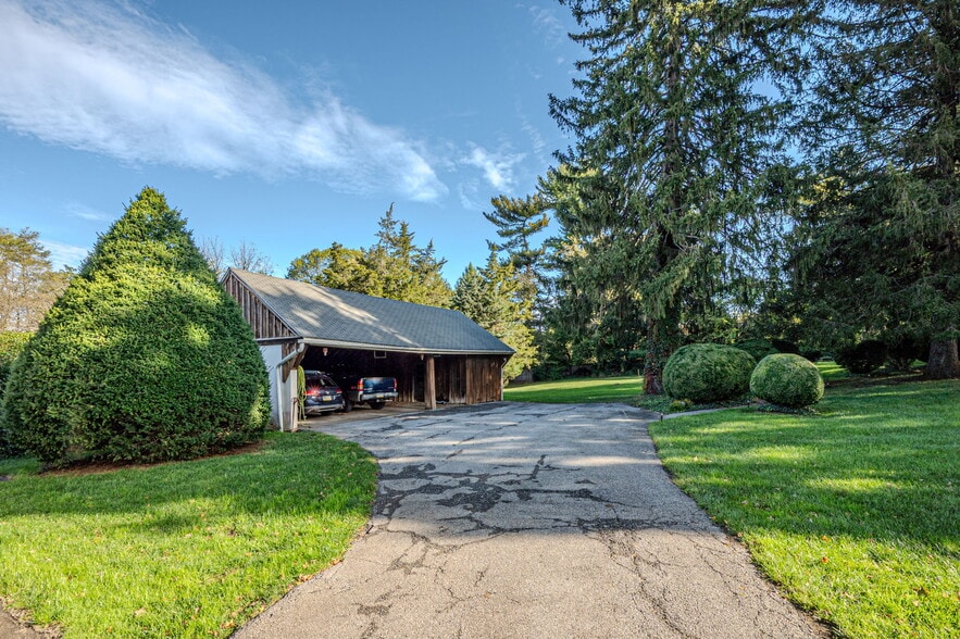 More Photos Of 5807 Kennett Pike, Wilmington Office For Sale