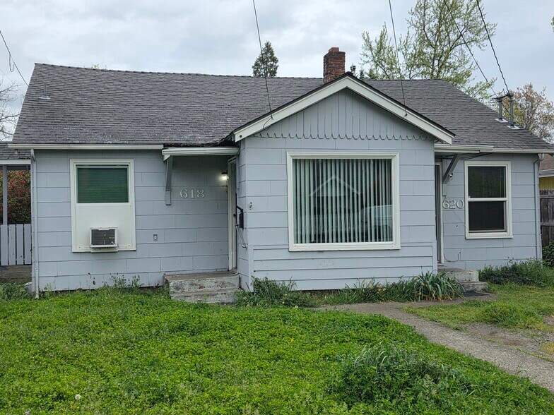 Primary Photo Of 618 SE M St, Grants Pass Multifamily For Sale