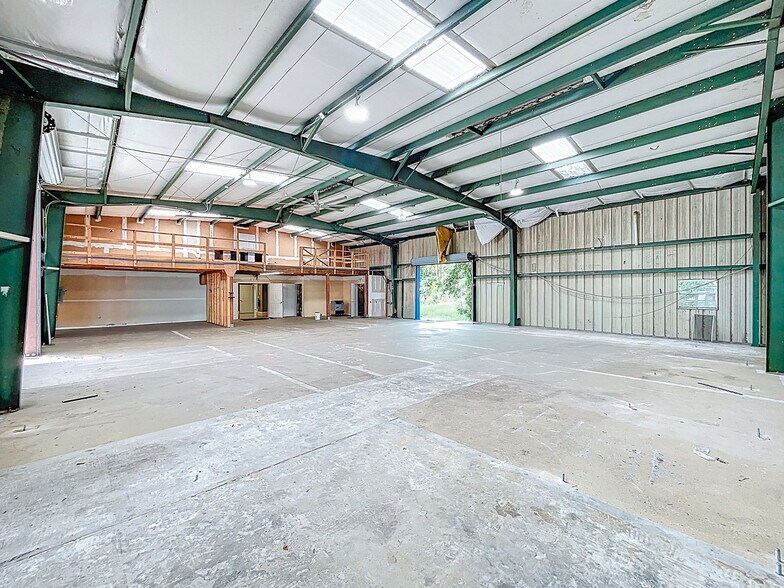 More Photos Of 112 N Mulrennan Rd, Valrico Warehouse For Sale