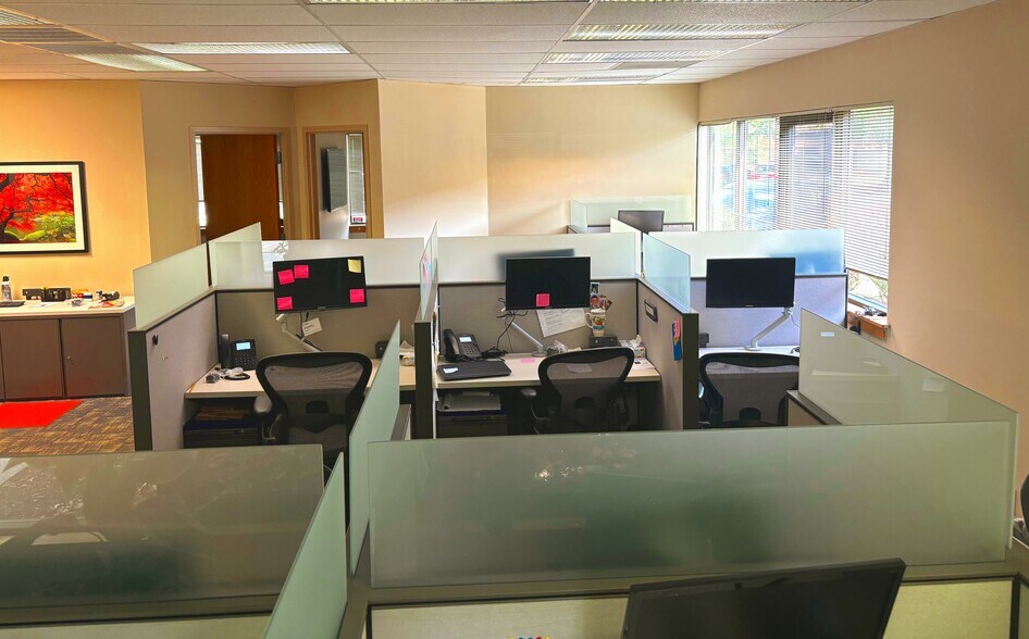 More Photos Of 950 W Valley Rd, Wayne Office For Sale