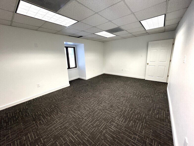 More Photos Of 1242 West Chester Pike, West Chester Office For Sale