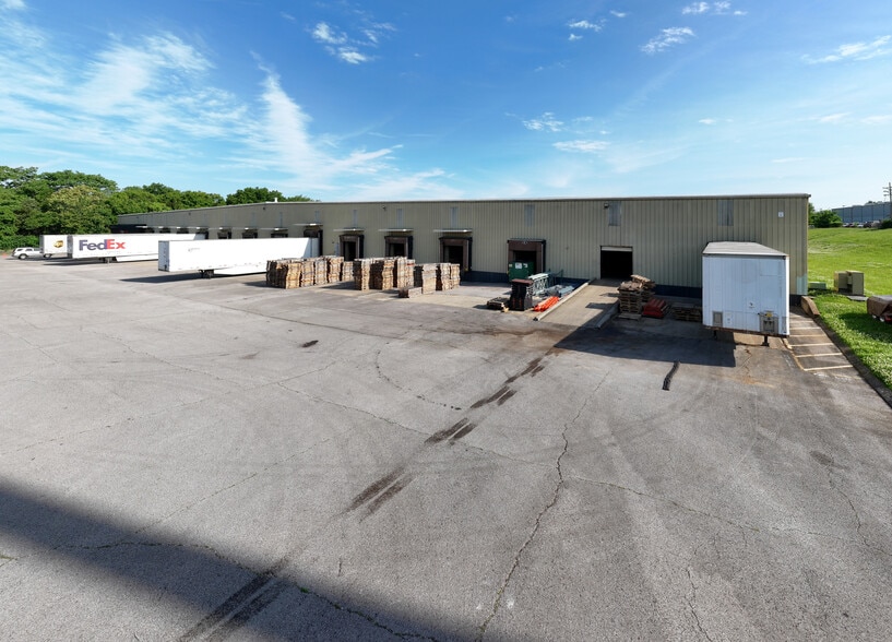 More Photos Of 117 Southeast Pky, Franklin Warehouse For Lease