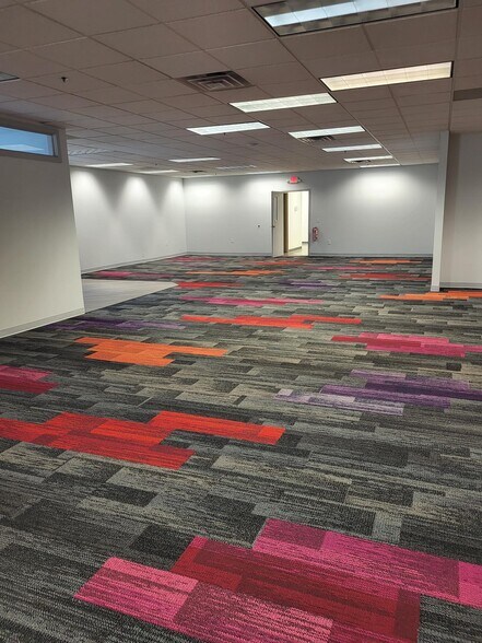 More Photos Of 8200 Sweet Valley Dr, Valley View Research And Development For Lease