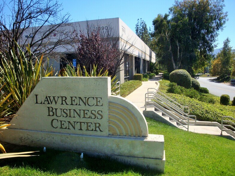 More Photos Of 1090 Lawrence Dr, Newbury Park Showroom For Lease