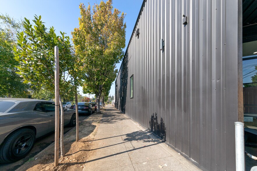 More Photos Of 5338 SE Foster Rd, Portland Storefront For Sale