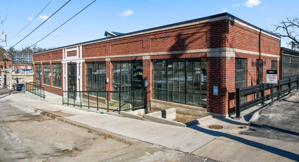 More Photos Of 515 28th St, Des Moines Storefront For Lease