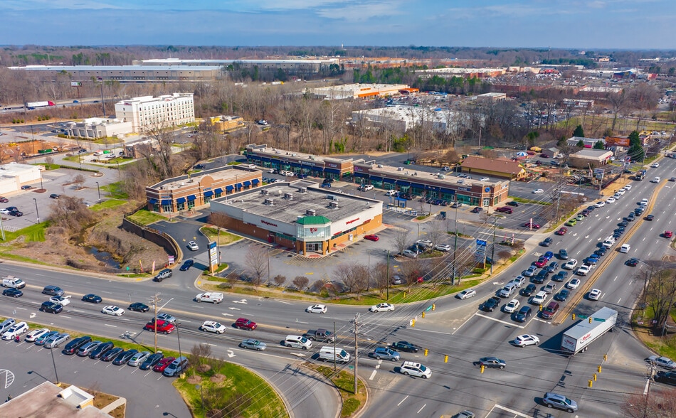 More Photos Of 2524 E Franklin Blvd, Gastonia General Retail For Lease