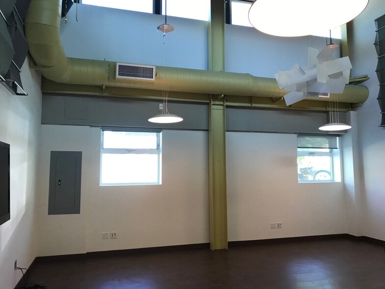 More Photos Of 3501 Ocean View Blvd, Glendale Office For Lease