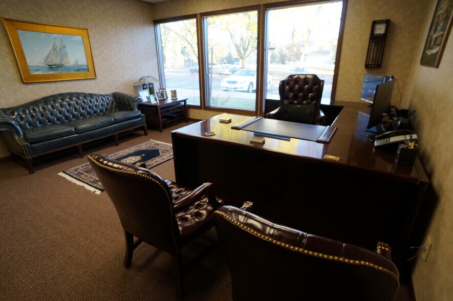 More Photos Of 1350 E Lake Lansing Rd, East Lansing Medical For Sale