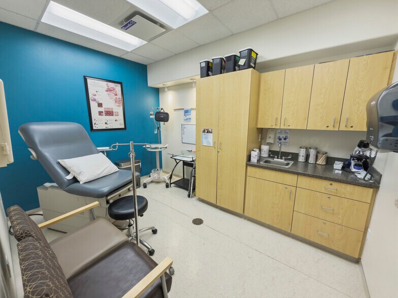More Photos Of 308 Main St, Olathe Medical For Lease