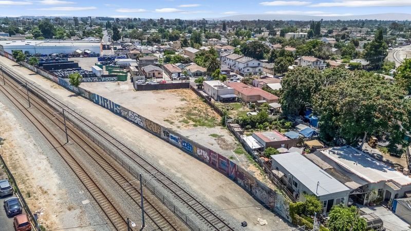 More Photos Of 1693-1699 E 109th St, Los Angeles Land For Sale