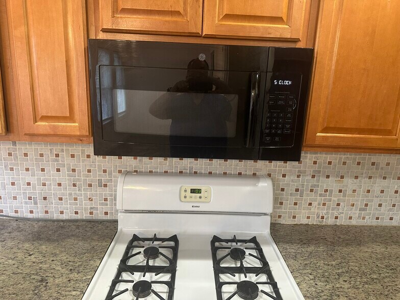 More Photos Of 150 W Stadium Dr, Stockton Apartments For Sale