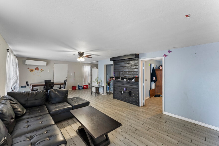 More Photos Of 5712 15th St, Bradenton Auto Dealership For Sale