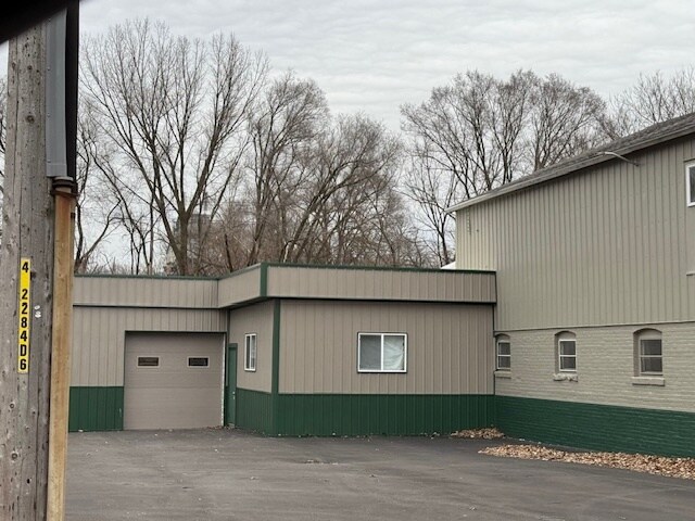 More Photos Of 726 S Broadway, Aurora Warehouse For Sale