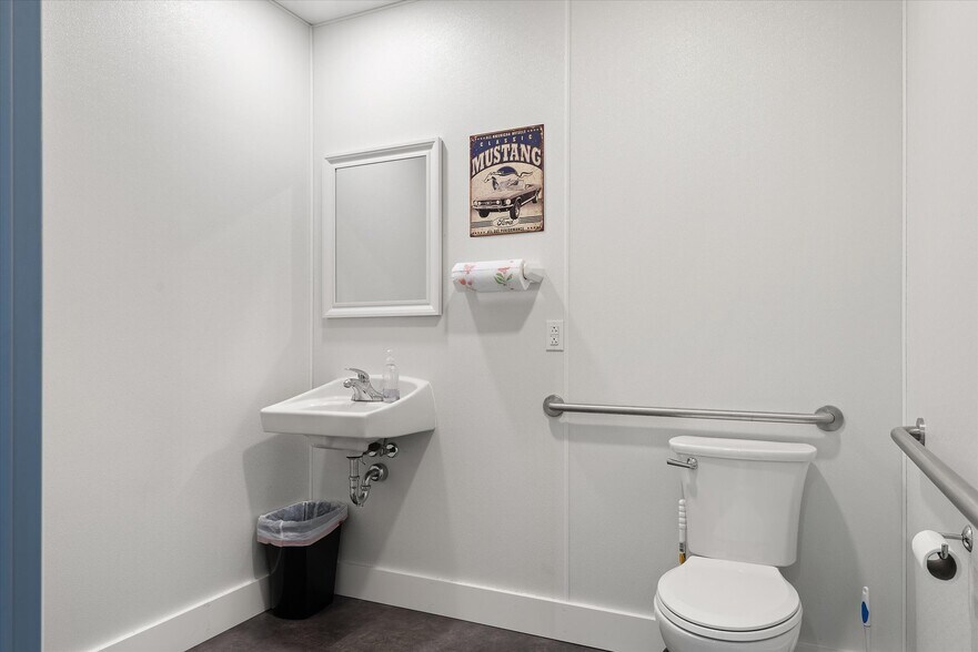 More Photos Of 86 Parsons St, Presque Isle Service Station For Sale