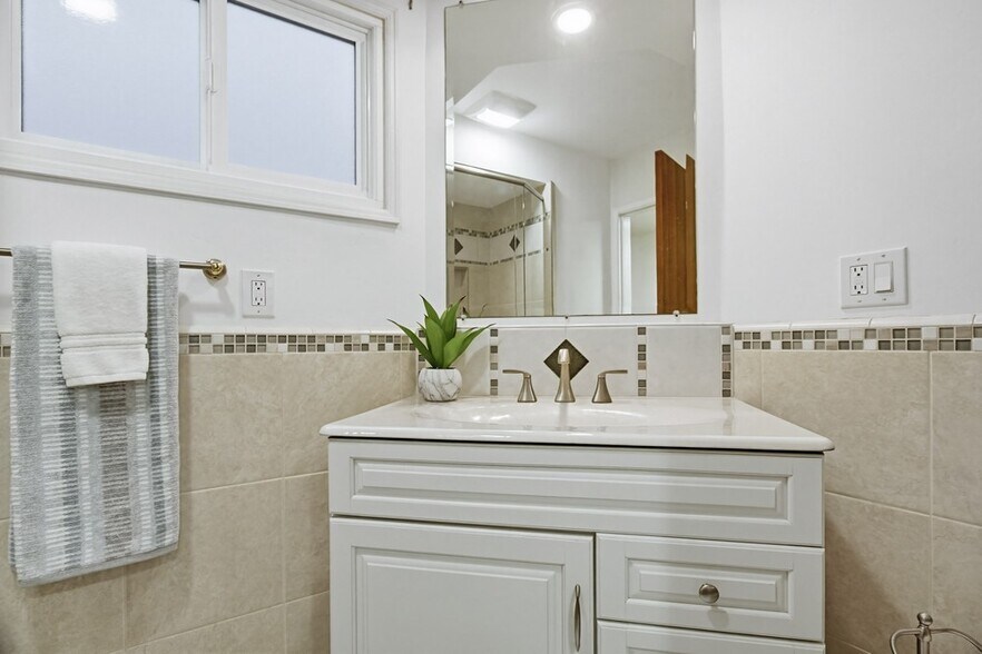 More Photos Of 829 Avalon Ct, San Diego Apartments For Sale