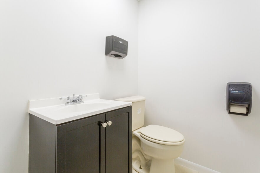 More Photos Of 1835 N 19th Ave, Melrose Park Medical For Lease