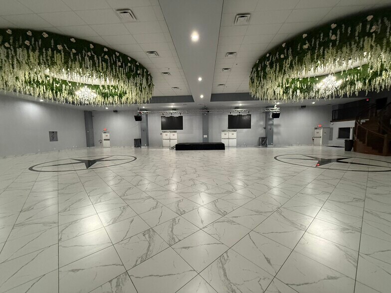 More Photos Of 1101 Bunton Creek Rd, Kyle Storefront Retail Office For Lease